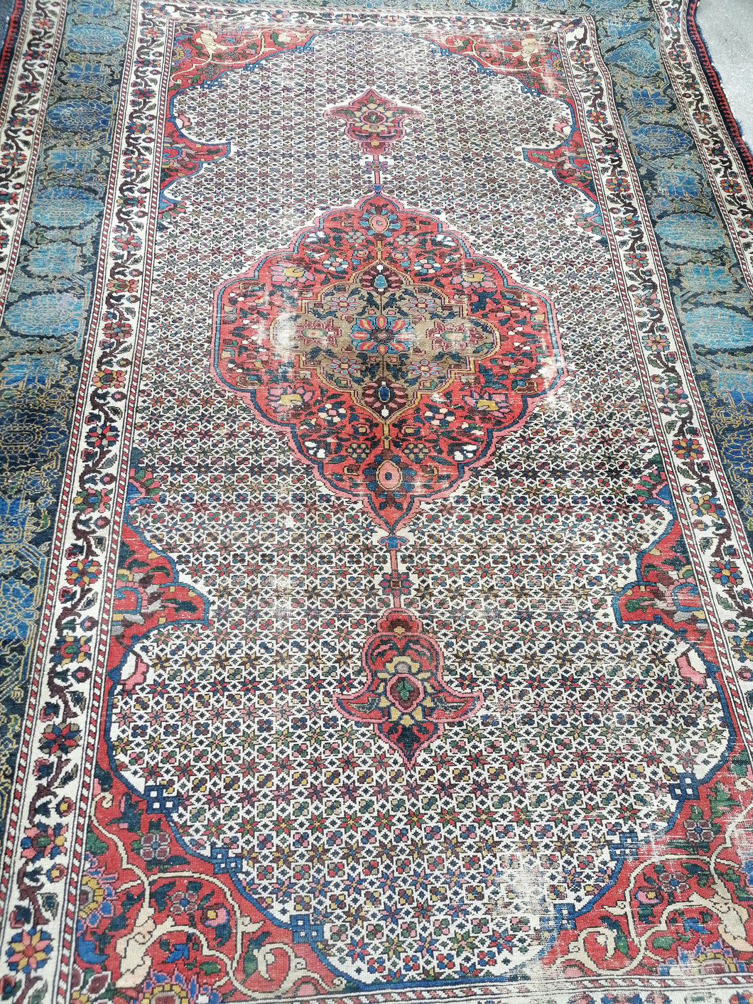 Grand Tapis perse bakhtiari laine noué main. Vers 1920.