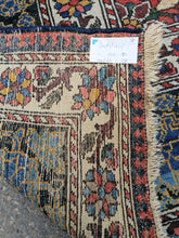 Charger l&#39;image dans la galerie, Grand Tapis perse bakhtiari laine noué main. Vers 1920.
