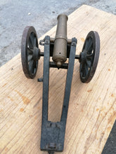 Charger l&#39;image dans la galerie, Rare cannon vaudois en bronze commémoratif  modèle  de 1820 fait en 1920.  Parfait état. Ponçons fondeur et Canton
