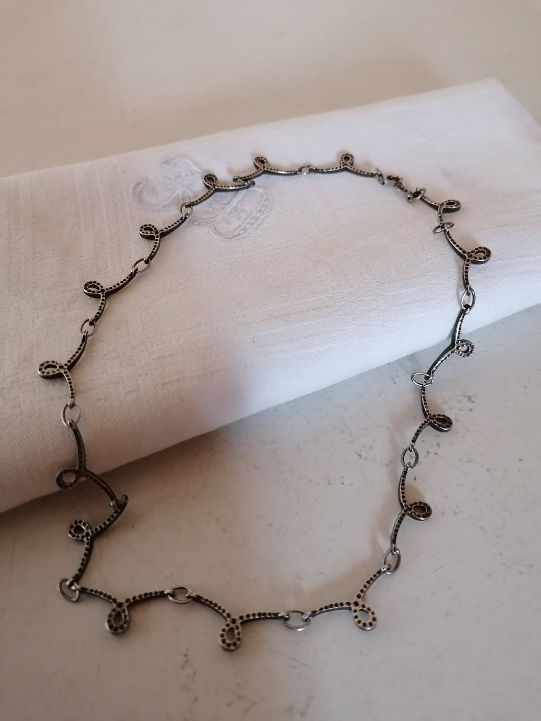 Collier moderniste probablement nordique en argent 0.800 vers 1960