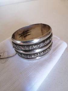 Bracelet manchette en argent massif, travail orientale probablement Égypte début XXème.