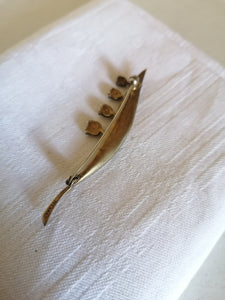 Broche muguet en argent avec cristaux taillé. Fin XXème