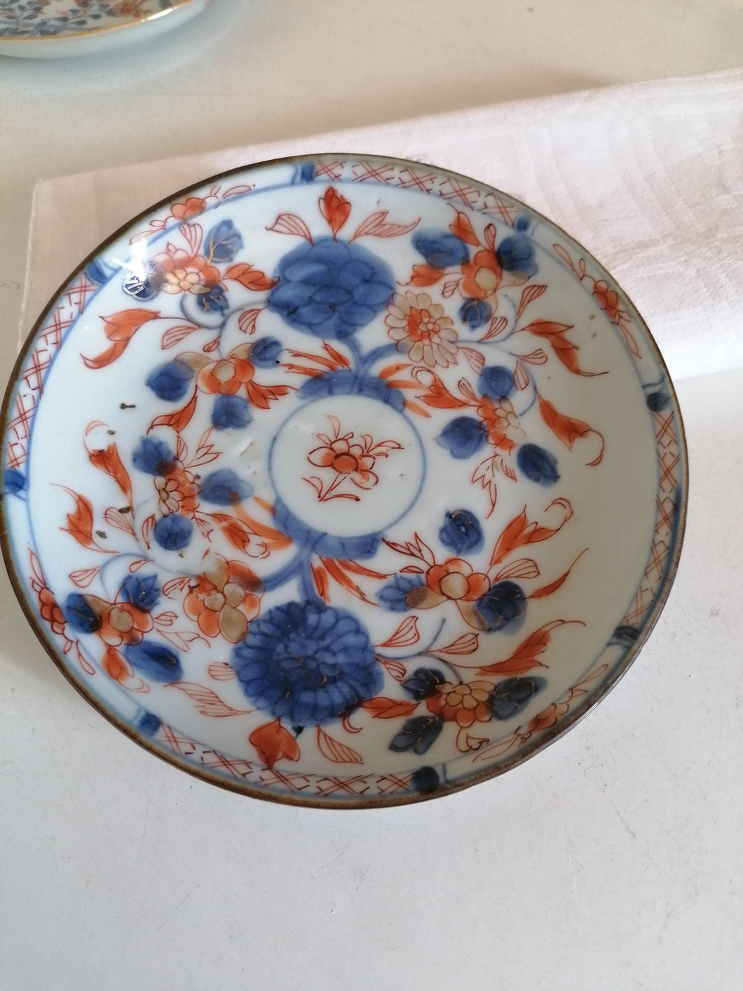 Imari Chine XIXème sous coupe en porcelaine fine peinte à la main