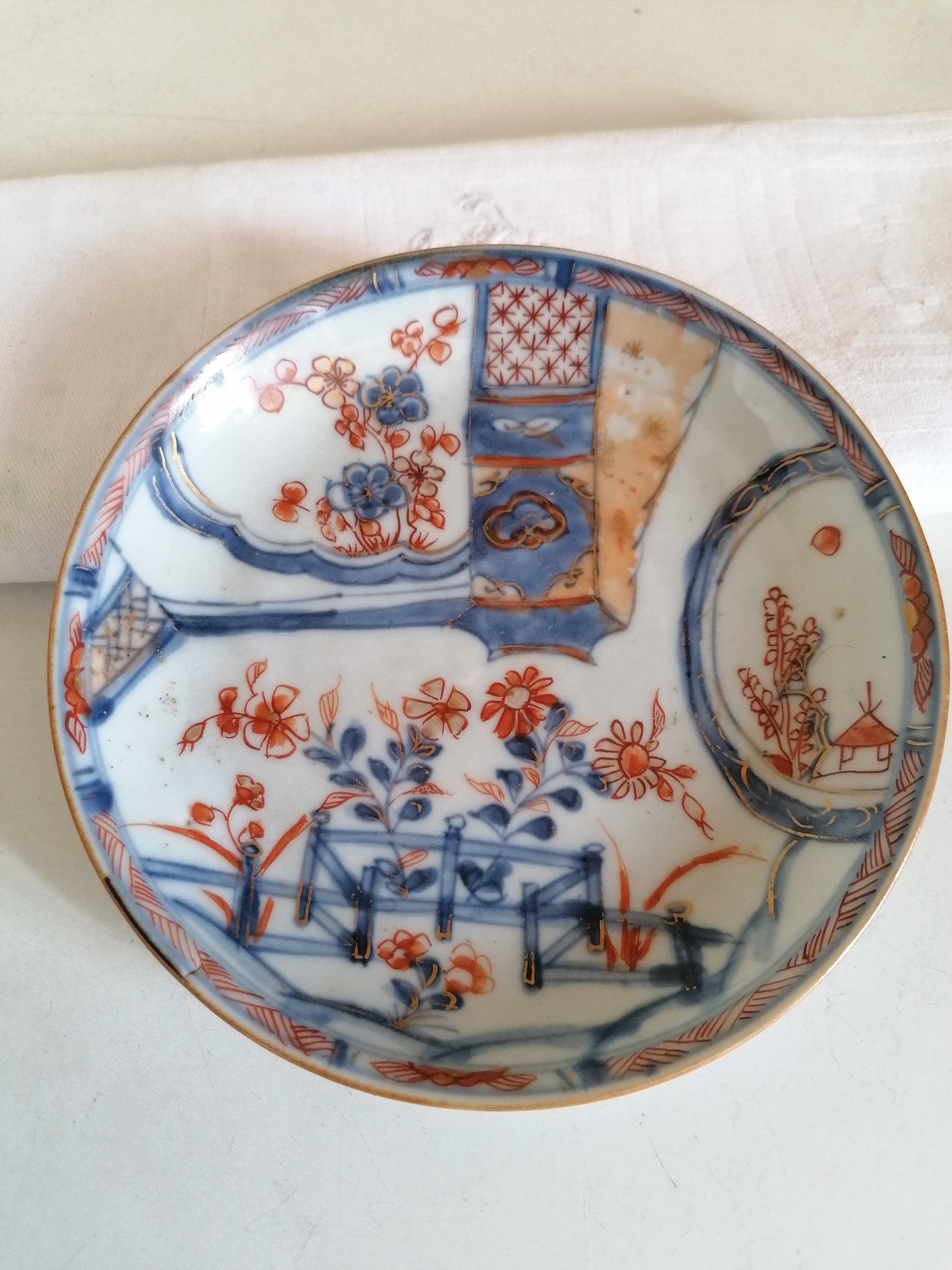 Plat en faïence décor asiatique - L'Art Restauré Plat en faïence décor asiatique - L'Art Restauré