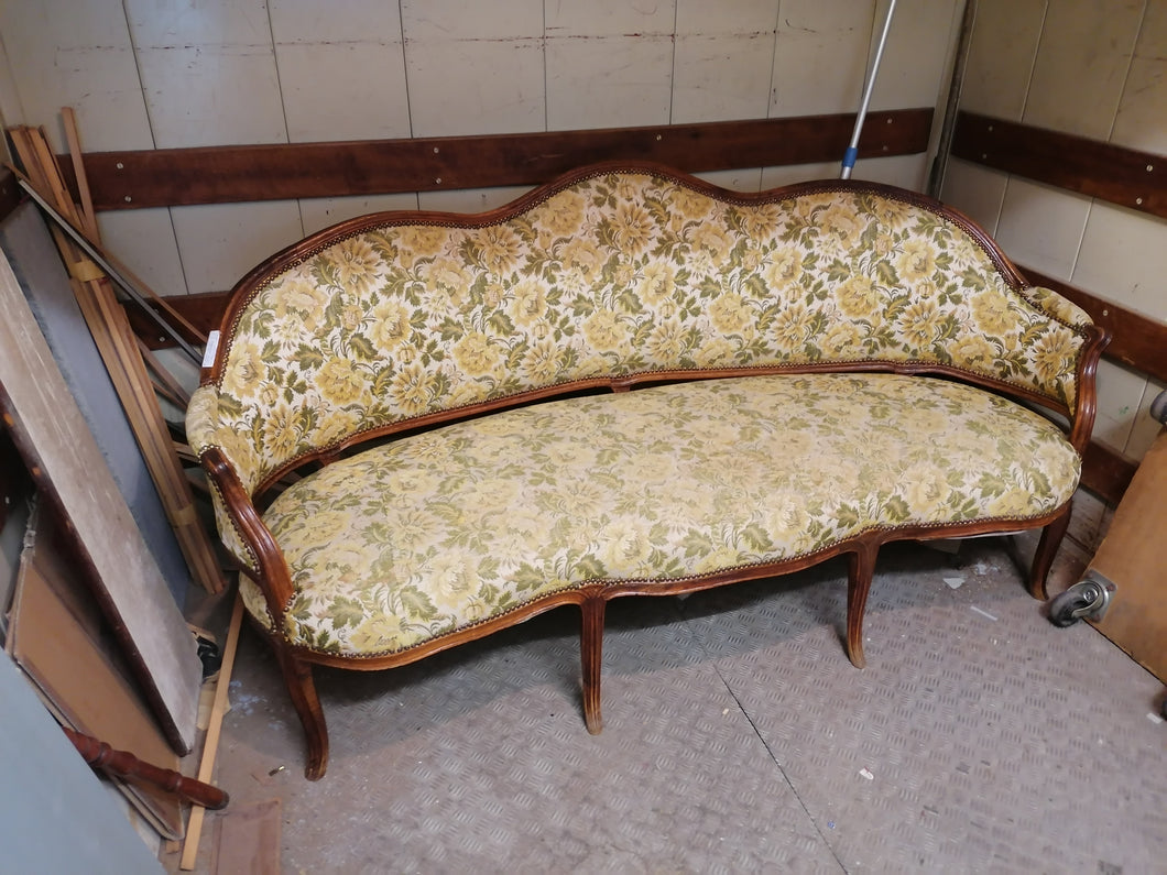 Rare canapé 4 places d'époque Louis XV lyonnais (XVIII ème) bonne état général.