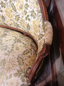 Rare canapé 4 places d'époque Louis XV lyonnais (XVIII ème) bonne état général.
