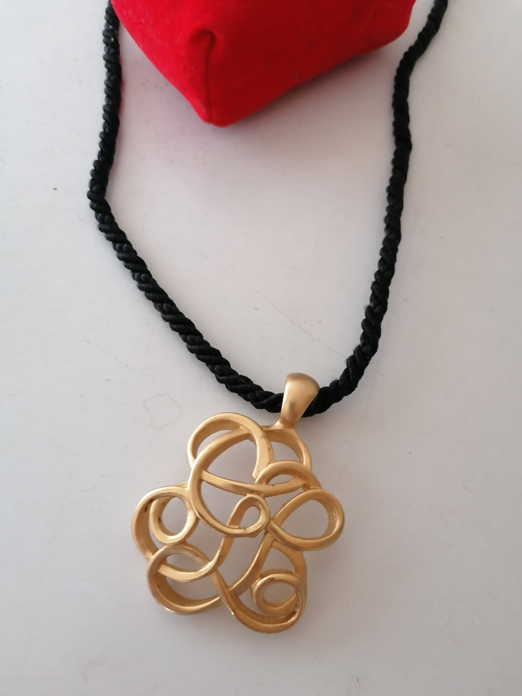 Guy laroche Paris pendentif doré fantaisie