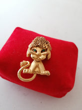 Charger l&#39;image dans la galerie, Manolf broche bornage lion ou chat doré

