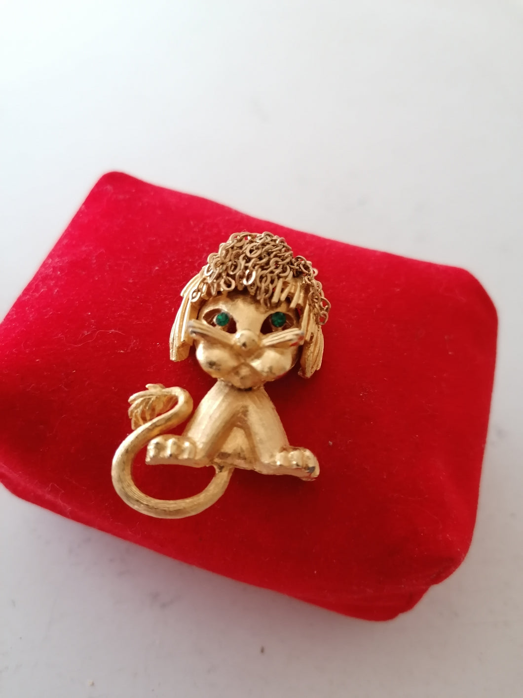 Manolf broche bornage lion ou chat doré