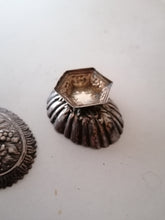 Charger l&#39;image dans la galerie, Salière empire ottoman fin XIXème argent
