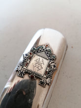 Charger l&#39;image dans la galerie, Carl Verlin grand orfèvre Impérial Russe. Ravissante boîte à cigare en argent et monnograme dans portique orthodoxe émaillé
