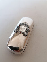 Charger l&#39;image dans la galerie, Carl Verlin grand orfèvre Impérial Russe. Ravissante boîte à cigare en argent et monnograme dans portique orthodoxe émaillé
