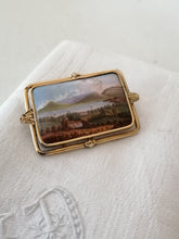Charger l&#39;image dans la galerie, Broche en or avec vue de Genève peinte et émaillée miniature.
