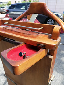 Valet muet vintage italien en bois. Bonne état général.
