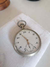 Charger l&#39;image dans la galerie, Montre oignon en métal blanc, mérite. Une révision. Vers 1900
