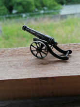 Charger l&#39;image dans la galerie, Rare petit canon en argent massif
