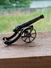 Charger l&#39;image dans la galerie, Rare petit canon en argent massif
