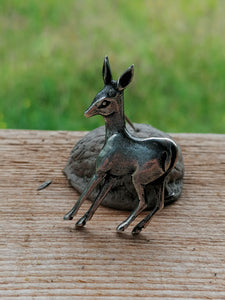 Broche biche en argent massif XXème,