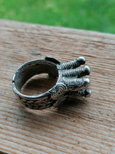Charger l&#39;image dans la galerie, Bague tribal africaine en argent massif, fin XIXème début XXème
