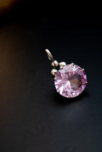 Charger l&#39;image dans la galerie, Pendentif argent massif et topaze rose bébé synthétique.
