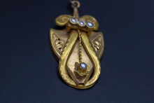 Charger l&#39;image dans la galerie, Bijoux anciens, pendentif or massif et perles.
