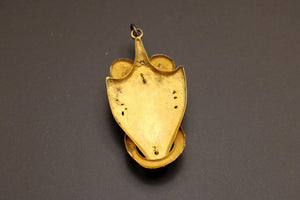 Bijoux anciens, pendentif or massif et perles.