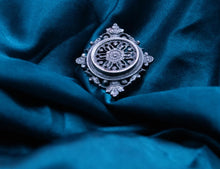 Charger l&#39;image dans la galerie, Broche ancienne argenté
