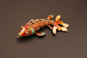 Pendentif poisson articulé en filigrane argent et émail de couleurs. Quelques éclats sur l'émail
