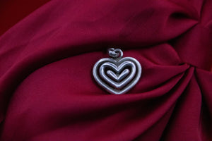 Coeur pendentif en argent. Signé Breece A21