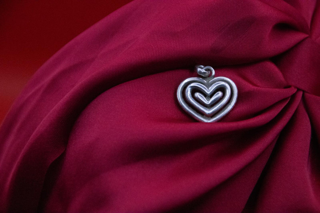 Coeur pendentif en argent. Signé Breece A21