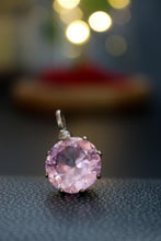 Charger l&#39;image dans la galerie, Pendentif argent massif et topaze rose bébé synthétique.
