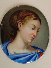 Charger l&#39;image dans la galerie, Splendide portrait de femme probablement grec ou romaine d&#39;une grande finesse. Signé H Toureille à identifier. Fin XIXÈME début XXÈME
