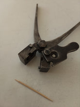 Charger l&#39;image dans la galerie, Moule à balle en fer forgé , outils de haute qualité fabriqué main
