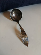 Charger l&#39;image dans la galerie, Ravissante petite louche à crème hollandaise argent massif vers 1920
