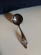 Charger l&#39;image dans la galerie, Ravissante petite louche à crème hollandaise argent massif vers 1920
