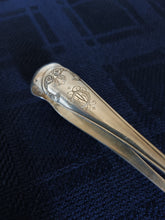 Charger l&#39;image dans la galerie, Grande pince à sucre en argent massif Français Minerve , style empire
