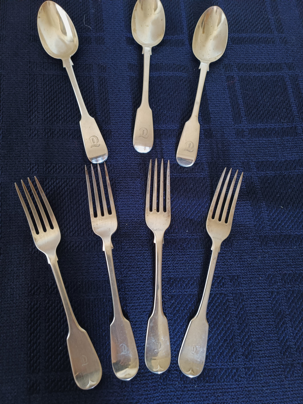 D'époque Victorian,fait à London en  1841 série de 7 couverts entre mets en Sterling 0.925