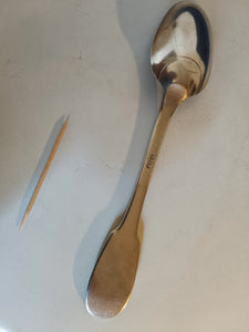 Maître orfèvre Wild Allemagne vers 1820 grande cuillère à soupe en argent massif . Poinçon de maître . Initiales familles HL