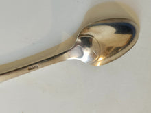 Charger l&#39;image dans la galerie, Maître orfèvre Wild Allemagne vers 1820 grande cuillère à soupe en argent massif . Poinçon de maître . Initiales familles HL
