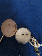 Charger l&#39;image dans la galerie, Montre gousset femme début XXÈME boîtier en argent massif , remontoirs à clé
