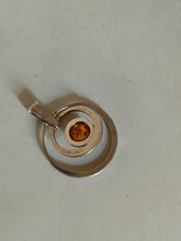 Charger l&#39;image dans la galerie, Pendentif argent et ambre baltique poinçons finlandais.
