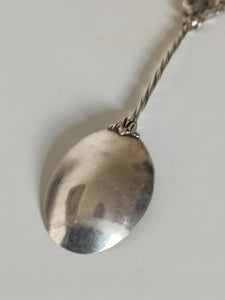Cuillère de collection probablement allemande fin XIX dans le style haute époque
