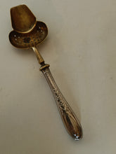 Charger l&#39;image dans la galerie, Cuillère à sucre glace ou olive,  manche argent d&#39;époque Art nouveau
