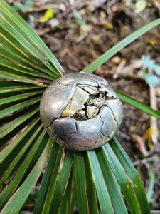 Broche fantaisie moderniste