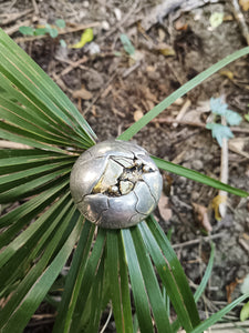 Broche fantaisie moderniste