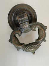 Charger l&#39;image dans la galerie, Heurtoir en bronze décors paon, inde copie XX ème

