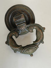 Charger l&#39;image dans la galerie, Heurtoir en bronze décors paon, inde copie XX ème
