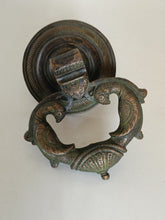 Charger l&#39;image dans la galerie, Heurtoir en bronze décors paon, inde copie XX ème
