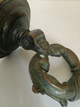 Charger l&#39;image dans la galerie, Heurtoir en bronze décors paon, inde copie XX ème
