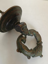 Charger l&#39;image dans la galerie, Heurtoir en bronze décors paon, inde copie XX ème
